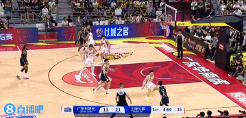 艰难止血！徐杰侧翼三分颠进篮筐 帮助广东咬住比分