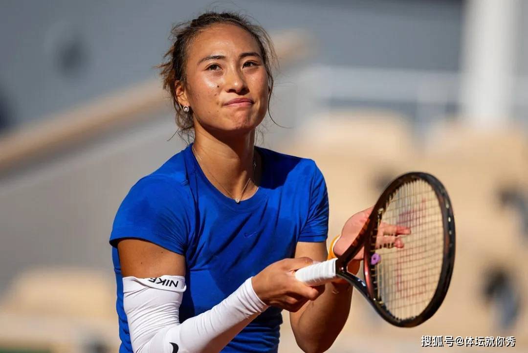 上上签!恭喜郑钦文,又碰萨巴伦卡,CCTV5直播,法网4强稳了