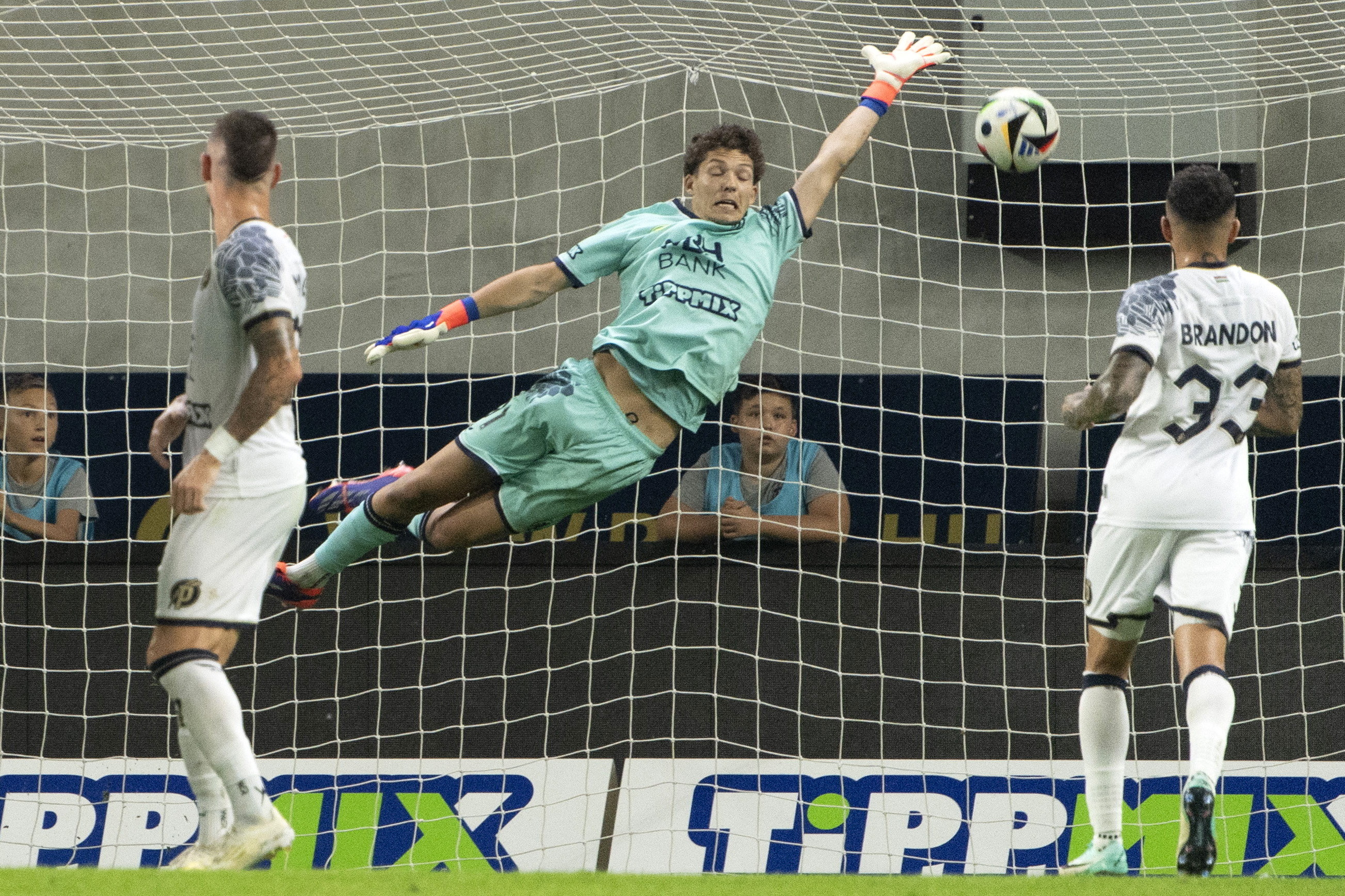 罗马诺:利物浦签下匈牙利20岁门将阿明-佩齐